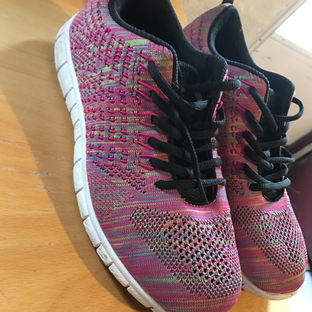 Women’s 8 Comfort-View Shoes